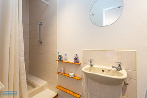 En-suite- click for photo gallery